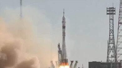 नासा के जॉनी किम ने सोयुज एमएस -27 पर रूसी चालक दल के साथ अंतरिक्ष में प्रवेश किया